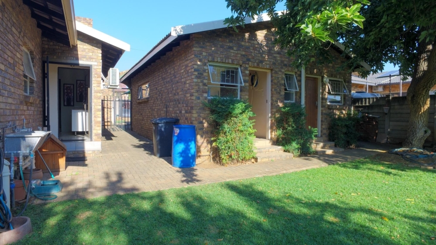 3 Bedroom Property for Sale in Bodorp North West